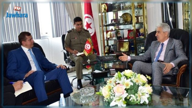 وزير الدفاع الوطني يلتقي السفير الأوكراني بتونس