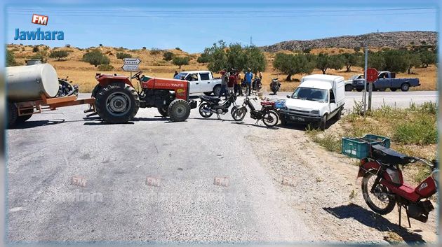 محتجون يغلقون الطريق الرابطة بين زغوان والنفيضة