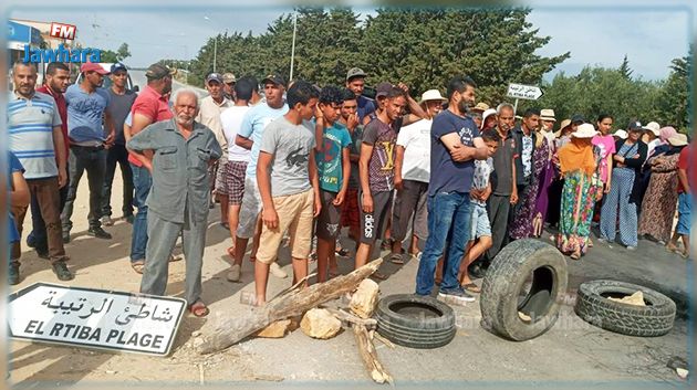 الرتيبة: مواصلة غلق الطريق احتجاجا على انقطاع الماء (صور)