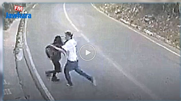 حاول سرقة حقيبة فتاة.. فحصل ما لم يكن بالحسبان ! (فيديو)