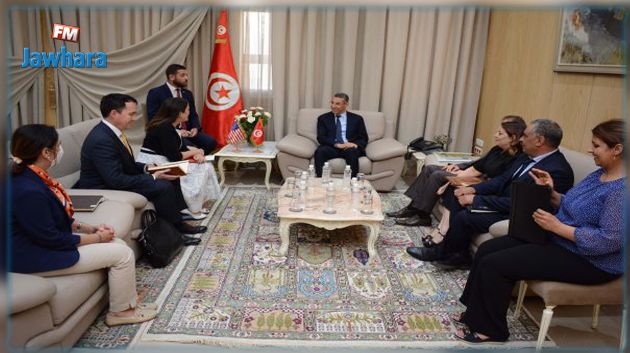 وزير الداخلية يلتقي القائمة بأعمال السفارة الأمريكية