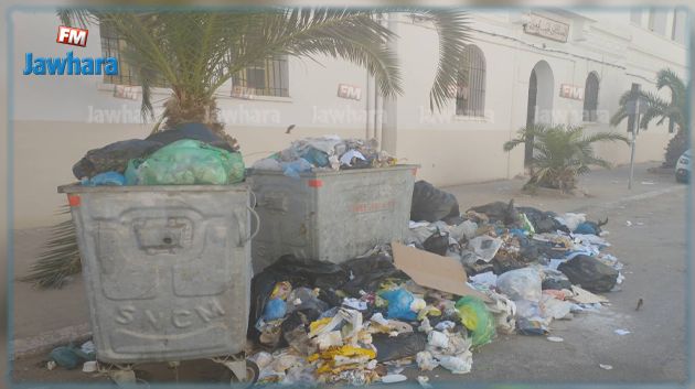 بين وعود المسؤولين وتذمّر المواطن .. صفاقس تغرق مجددا في الفضلات (صور)