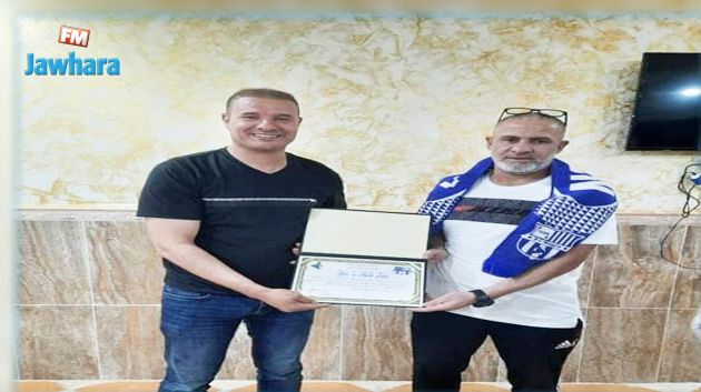 نجم مقرة الجزائري يكرم المدرب لسعد معمر