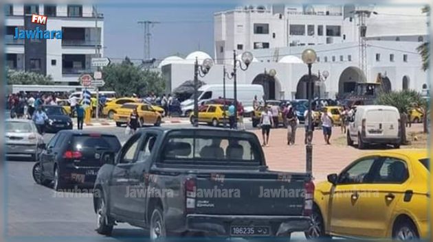 بوفيشة : سواق التاكسي الفردي يغلقون الطريق المؤدية إلى ياسمين الحمامات