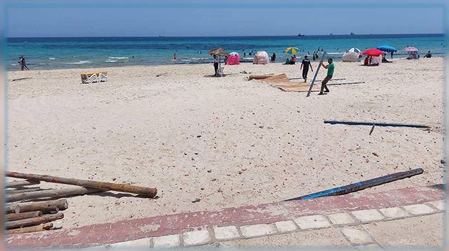 بلدية سوسة تتدخّل على الفور لإزالة مخالفات بأحد الشّواطئ (صور)