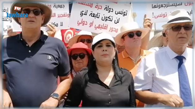 عبير موسي أمام سفارة قطر: