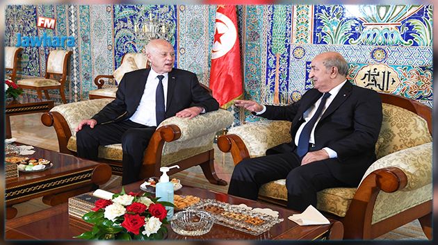 العلاقات الثنائية والمواضيع الإقليمية والدولية محور محادثة رئيس الدولة مع نظيره الجزائري
