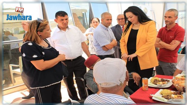 وزيرة المرأة تؤدي زيارة إلى مؤسسة رعاية كبار السن في منزل بورقيبة