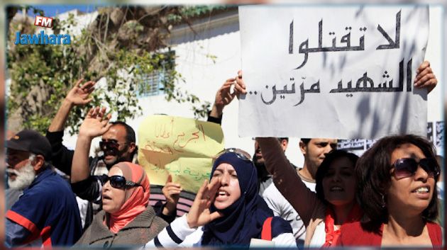 عدد من عائلات شهداء وجرحى الثورة يدخلون في اضراب جوع بداية من اليوم