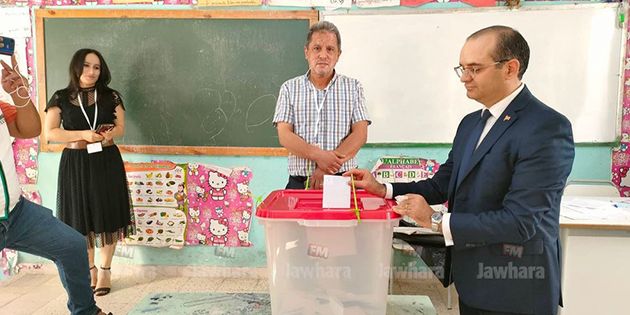 استفتاء 2022: رئيس هيئة الانتخابات فاروق بوعسكر يدلي بصوته بمركز مدرسة الجمهورية بزاوية سوسة
