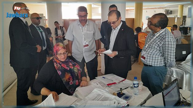 رئيس هيئة الانتخابات يتابع سير تجميع النتائج بمقر الهيئة الفرعية بسوسة