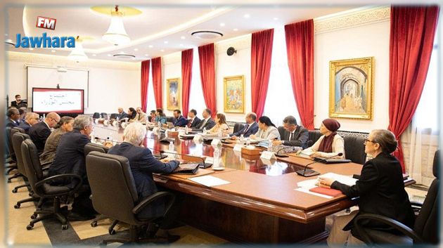 مجلس الوزراء يصادق على عدد من مشاريع المراسيم والأوامر 