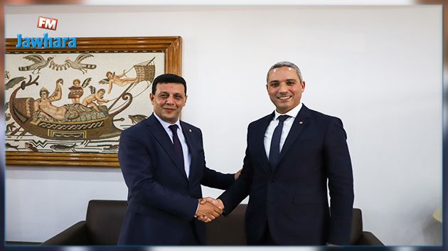 وزير السّياحة يستقبل نظيره الجزائري بمطار تونس قرطاج الدولي
