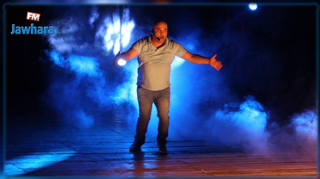أمام شباييك مغلقة: عرض ناجح لجعفور بمسرح سيدي الظاهر بسوسة