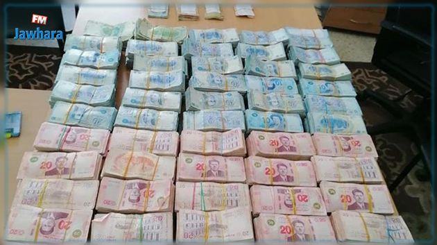 مدنين : حجز 480 ألف دينار على متن سيارة 