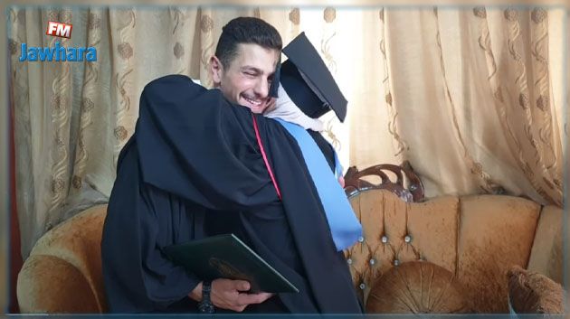 قصة نجاح..أم وابنها يتخرّجان من الجامعة نفسها في يوم واحد