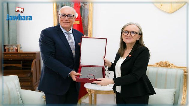 رئيسة الحكومة تتسلم التقرير السنوي للبنك المركزي لسنة 2021