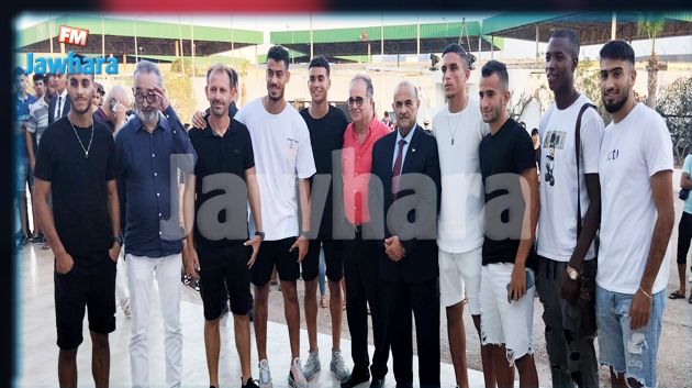 رئيس النادي الصفاقسي يلتقي باللاعبين و الجماهير (صور)