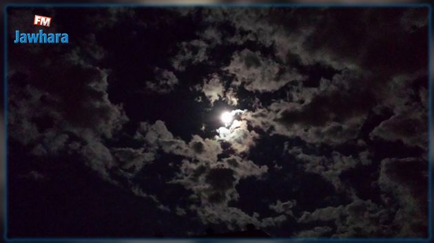 طقس اللّيلة: أجواء مغيمة جزئيًّا والحرارة تصل إلى 35 درجة