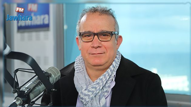 أستاذ قانون: 