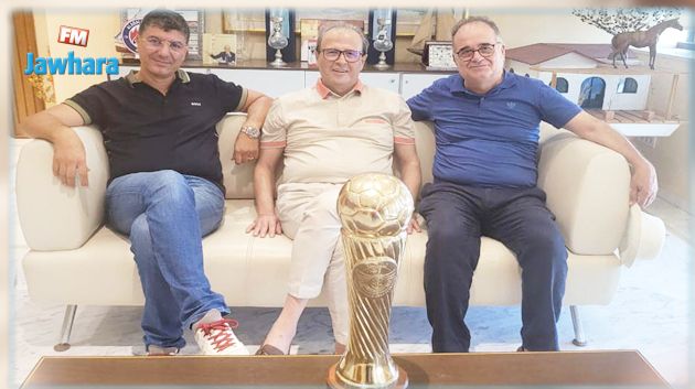 النادي الصفاقسي يهدي كأس تونس للمنصف خماخم