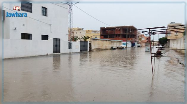ماطر: مياه الأمطار تغمر المنازل و تلحق أضرارا بممتلكات المواطنين