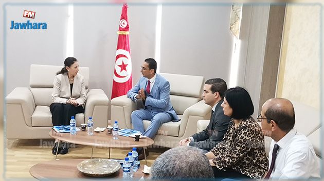 وزيرة التجهيز  : 