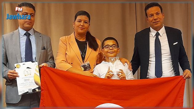 تفوّق الطفل التونسي أحمد بن جمعة في أولمبياد اللغة الانقليزية بروما: مُؤطّرته  تُقدّم التّفاصيل  (فيديو)