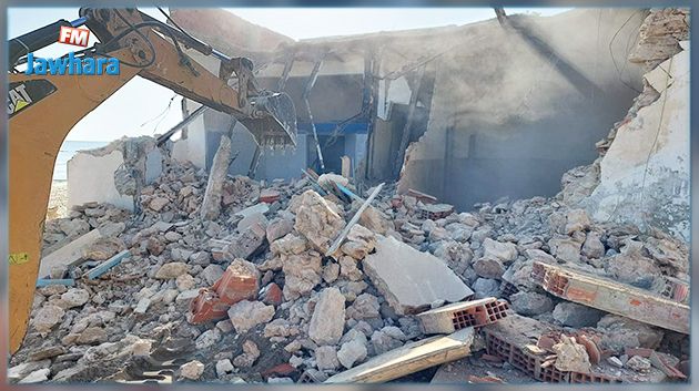 بلدية سوسة.. مواصلة هدم الاحداثات العشوائية بهذا الشاطئ 