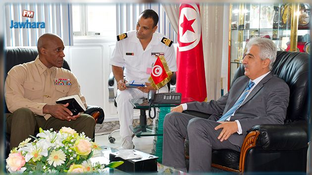 جلسة عمل بين وزير الدفاع الوطني وآمر القيادة العسكرية الأمريكية لإفريقيا