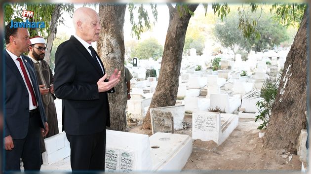 رئيس الدولة يحضر موكب دفن مفتي الجمهورية الراحل