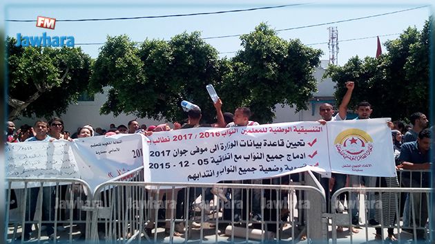 المنستير: مسيرة للأساتذة النواب والمتعاقدين والأعوان الوقتين 