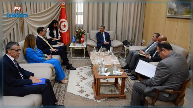 تعامل تونس مع اللاجئين والمهارجين الأفارقة محور لقاء وزير الداخلية بوفد أممي