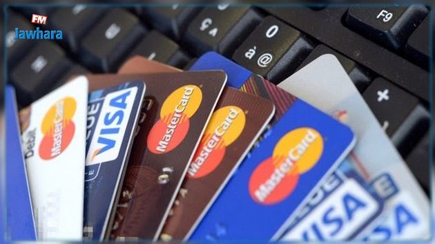 في مداهمة لشركتي رهان رياضي : حجز 1625 بطاقة بنكية