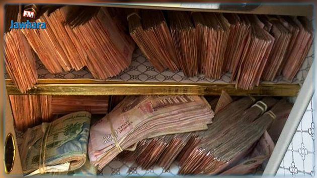 الديوانة: حجز مبلغ مالي وبضاعة مهربة بقيمة 527 ألف دينار