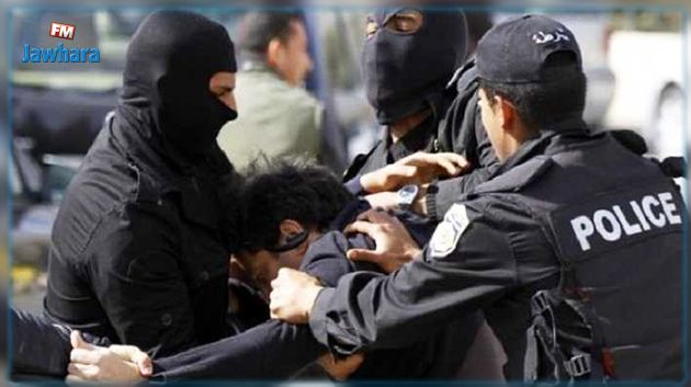 إيقاف شخص ملاحق قضائيا من أجل التكفير وتمجيد تنظيم إرهابي