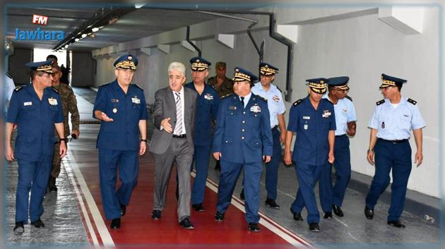 وزير الدفاع يزور قاعدة الدفاع الجوي ومركز العمليات لمنطقة الشمال