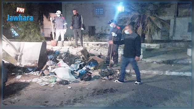 صفاقس.. فرق النظافة تشرع في رفع أكوام الفضلات المتراكمة منذ أسبوعين