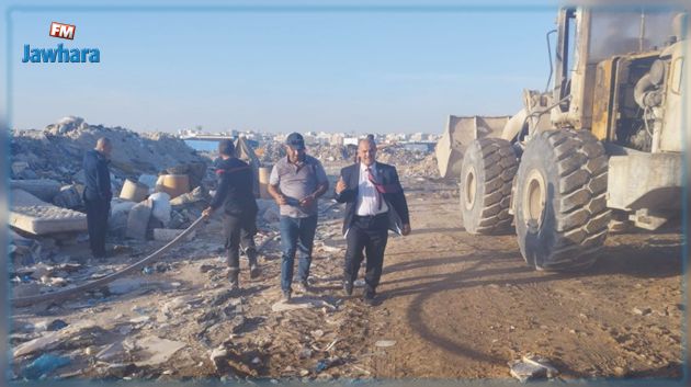 صفاقس: تواصل جهود إخماد الحريق بمصب النفايات طريق الميناء