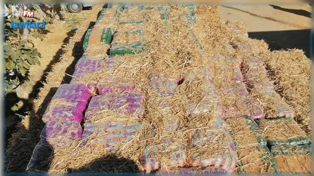 سيدي بوزيد: ضبط 5 أطنان من العجين الغذائي مخفية تحت حمولة تبن