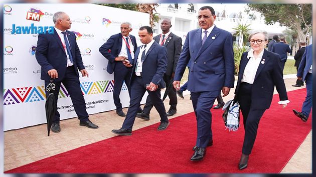 رئيسة الحكومة تزور القرية التونسية للفرنكوفونية