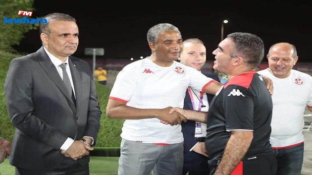 وزير الشباب الرياضة يزور مقر تدريبات المنتخب وينقل رسالة من رئيس الجمهورية