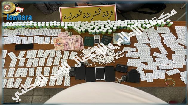 كان رفقة زوجته وابنته: إيقاف شخص وحجز أكثر من 5500 قرص مخدّر داخل سيارته