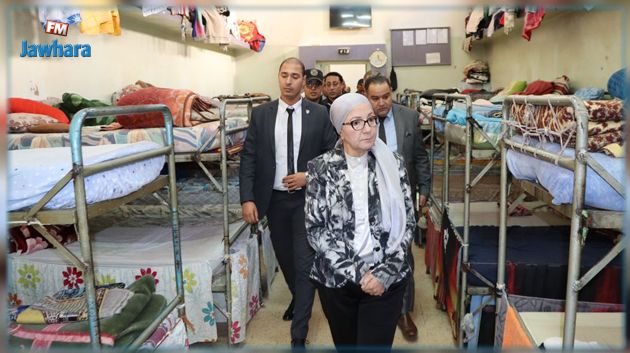 وزيرة العدل تؤدي زيارة غير معلنة لسجن برج الرومي (صور)