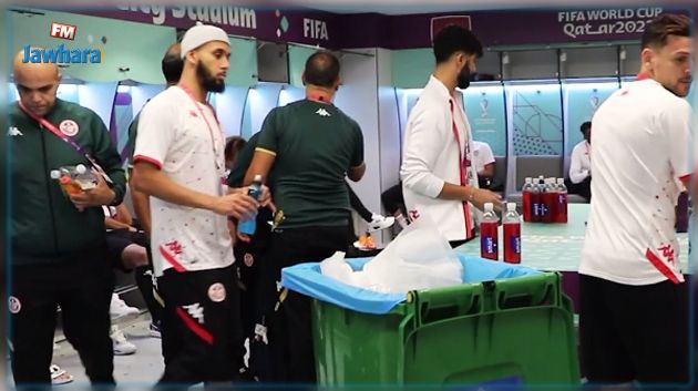 لاعبو المنتخب ينظّفون حجرات الملابس بعد مباراة الدنمارك