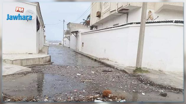 والي سوسة يعلّق على البناءات التي غمرتها مياه البحر بسيدي عبد الحميد 