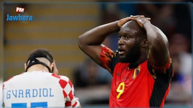 بعد الخروج من كأس العالم.. لوكاكو ينفعل ويُحطم زجاج الملعب (فيديو)