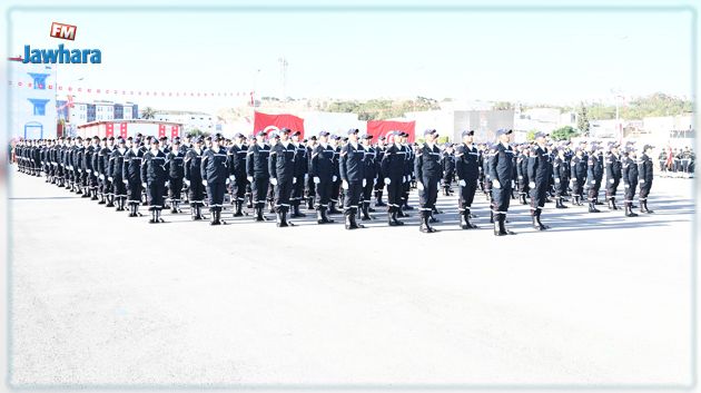 وزير الداخلية يشرف على حفل تخرج دفعة من عرفاء الحماية المدنية