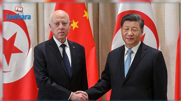 خلال جلسة عمل مع نظيره الصيني: رئيس الجمهورية يتلقى دعوة رسمية لزيارة بيكين