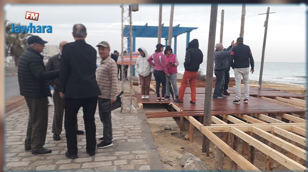الحمامات: وقفة احتجاجية للمواطنين على خلفية تركيز مشروع فوق الملك العمومي البحري